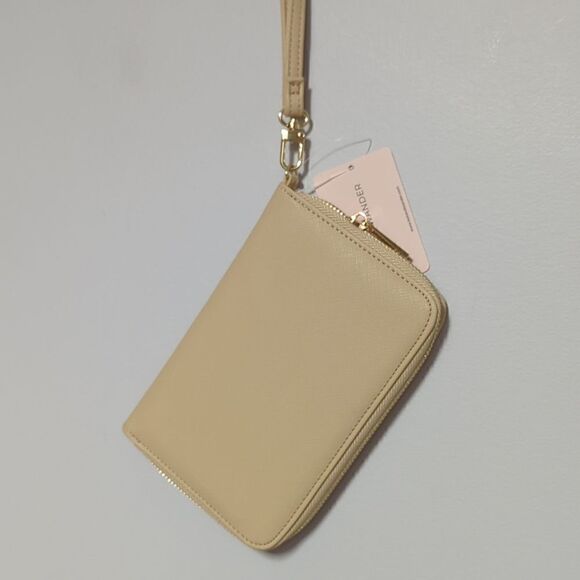 NWT Lost + Wander Camel Passport Wallet - Picture 3 of 4